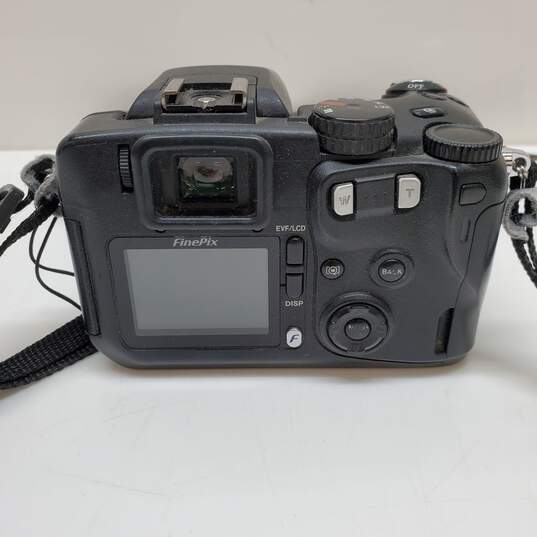 Fujifilm FinePix S Series S7000 6.3MP Digital Camera image number 3