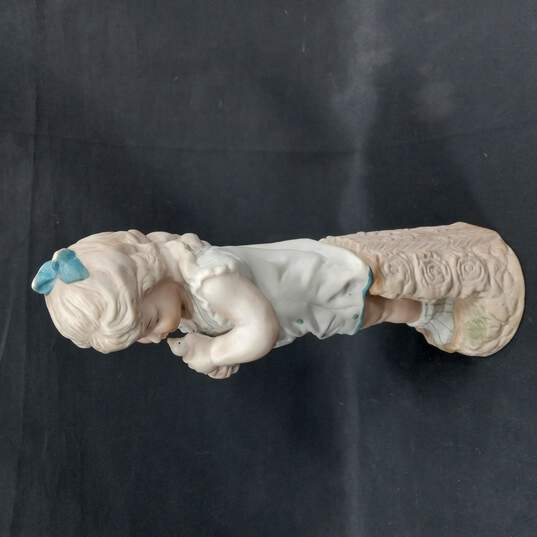Porcelain Old World Girl w/Dove Figurine 13" image number 3