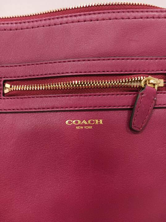 Authentic COACH Leather Crossbody Messenger Purse image number 8
