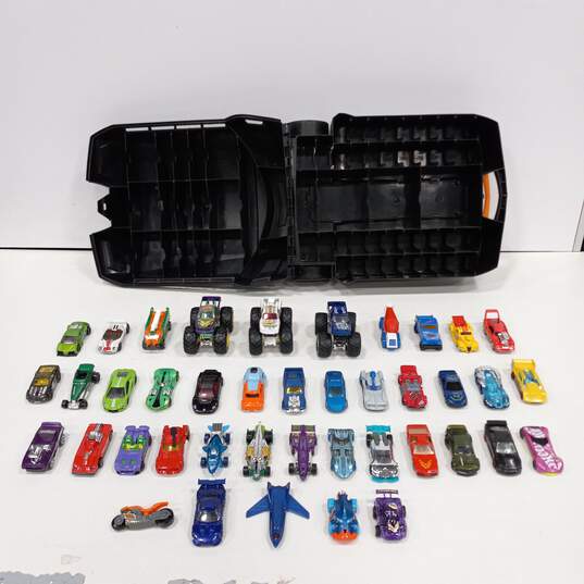 40 Hot Wheel Cars W/ Storage Case image number 2