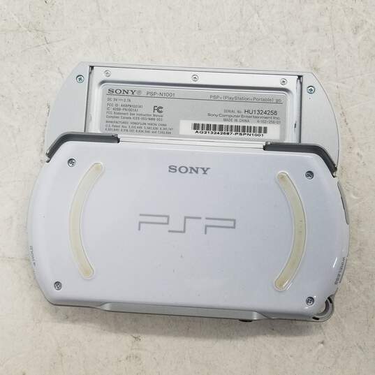 Andrew Halliday stadig Tanke Buy the Sony PSP Go 16GB Handheld Console Pearl White | GoodwillFinds