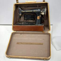 Antique Singer Sewing Machine/Case alternative image