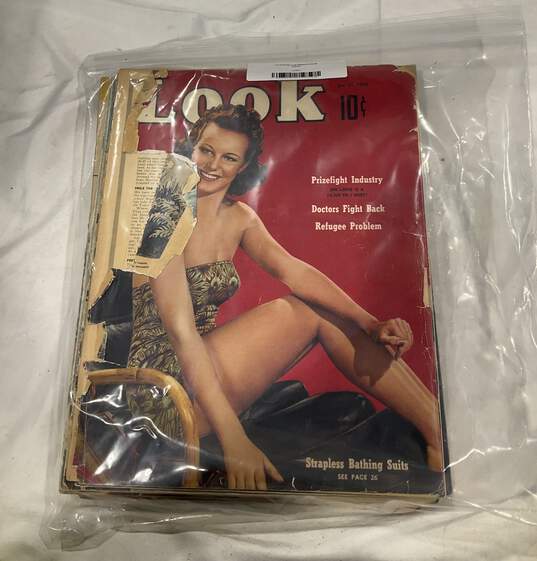 Lot Of Vintage Look Magazines image number 1
