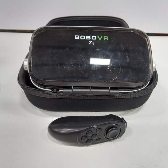 BOBOVR Z4 Smartphone Headset w/Case image number 1