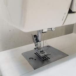 Singer 1409 Promise Mechanical Sewing Machine alternative image