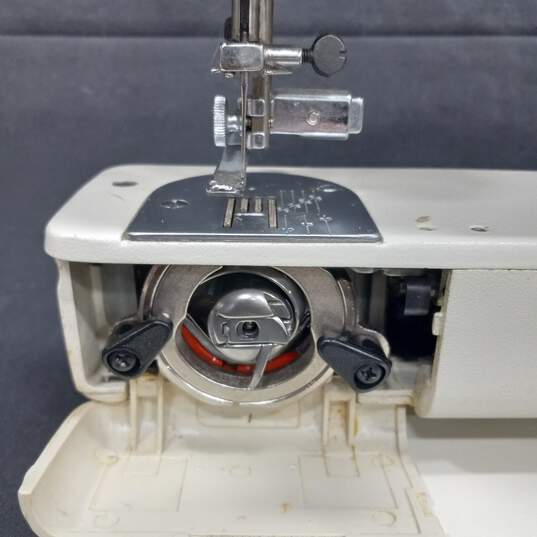 Vintage JC Penney 522F Sewing Machine image number 3