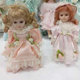 Bundle of 7 Porcelain Dolls alternative image
