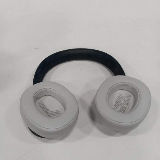 JBL Live Green Wireless Headphones image number 5