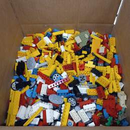 8lbs Lot of Assorted Lego Building Bricks