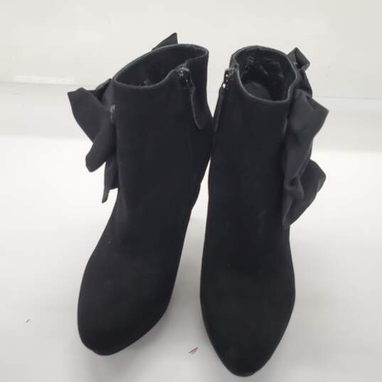 Alexander McQueen Women's Black Suede Bow Accent Stilleto Heel Ankle Boots Size 8 AUTHENTICATED image number 4