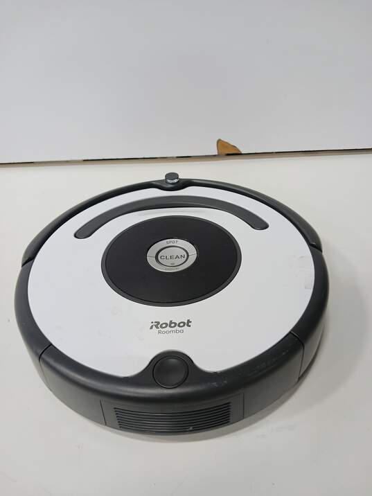 iRobot Roomba 670 Robot Vacuum w/ Charging Dock image number 3