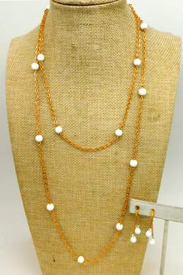 Vintage Crown Trifari White Beaded Gold Tone Chain Layering Necklaces & Dangle Clip On Earrings 14.9g
