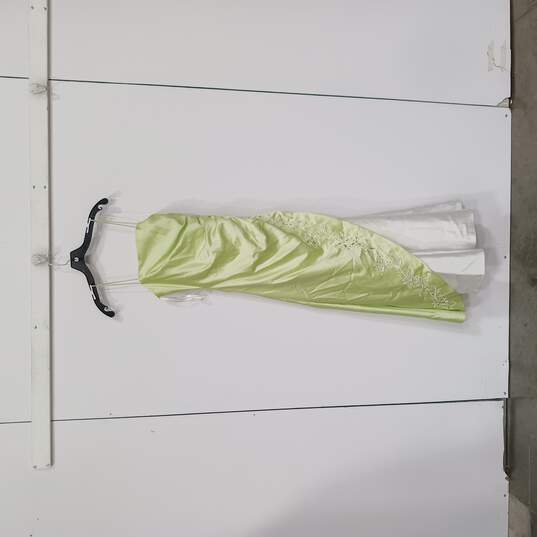White & Green Dress Size 2 image number 1