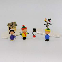 Vintage Hallmark Keepsake Peanuts Charlie Brown Christmas Scenes & Ornaments IOB alternative image