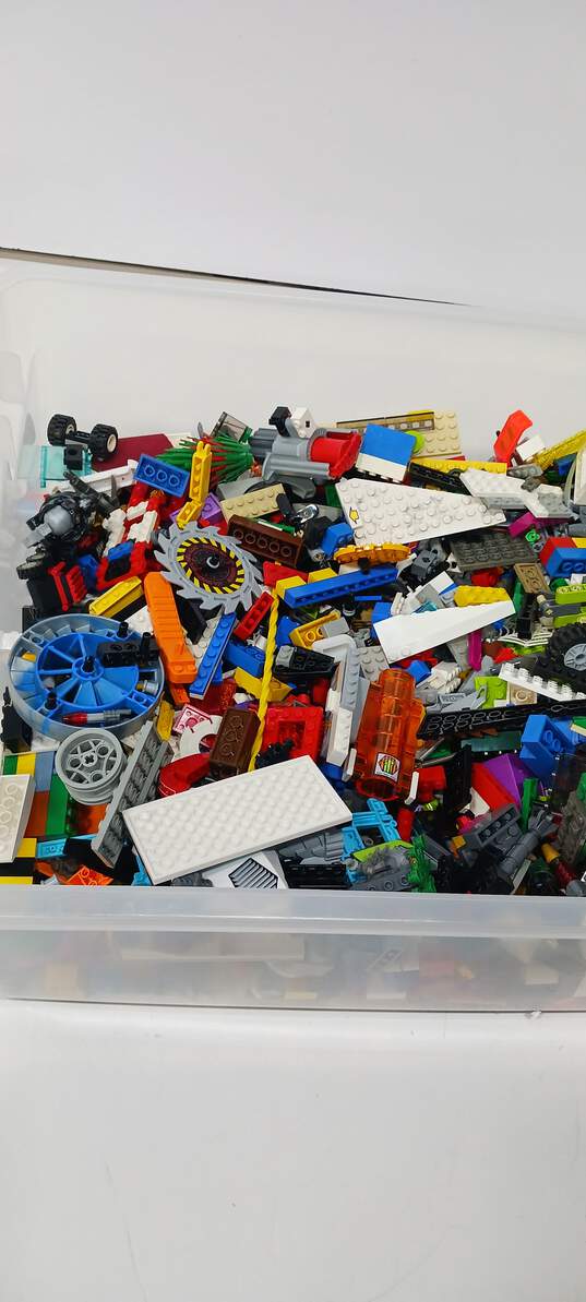 9.5 lbs of Assorted Lego Pieces image number 3