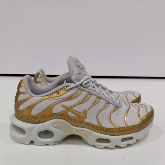 Nike Air Max Plus Size 6 White And Gold Tone Women's Shoes image number 1