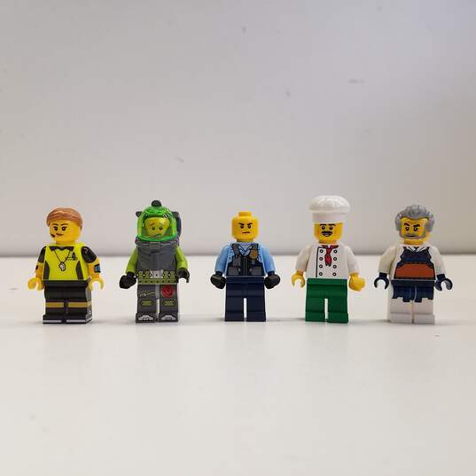 Mixed LEGO Yellow Minifigures Bundle (Set of 30) image number 6
