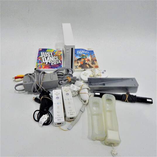 Nintendo Wii W/ 2 Games Rango image number 1