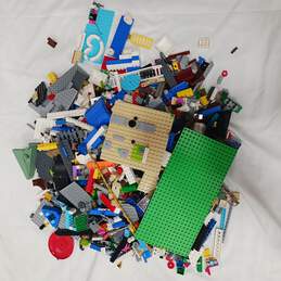 6 lb Lot of LEGO Pieces, Bricks, & Parts