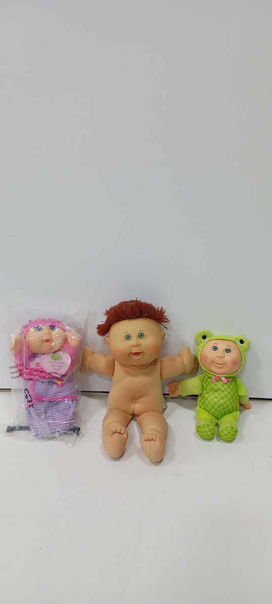 Bundle of Five Cabbage Patch Dolls image number 4