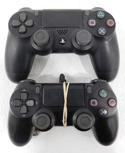 2 Used Dualshock 4 Controllers