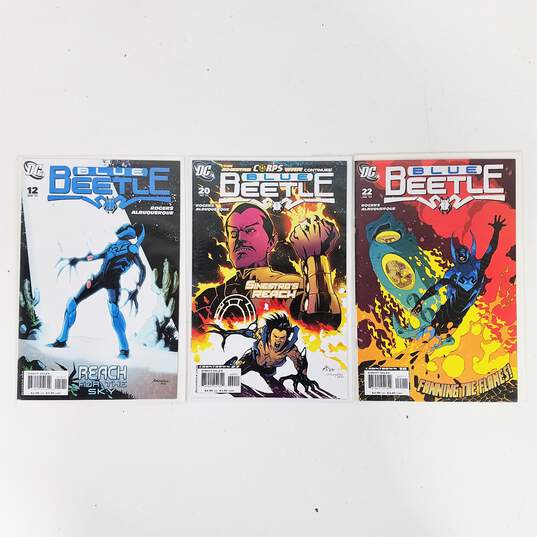 DC Blue Beetle Comic Books image number 5
