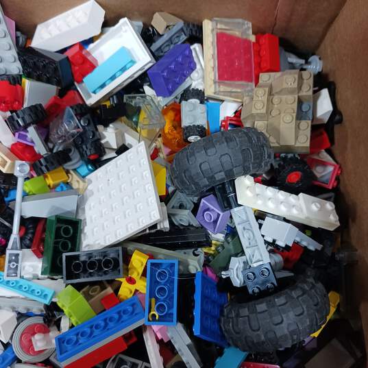 9 lbs. of Assorted LEGO Building Blocks image number 3