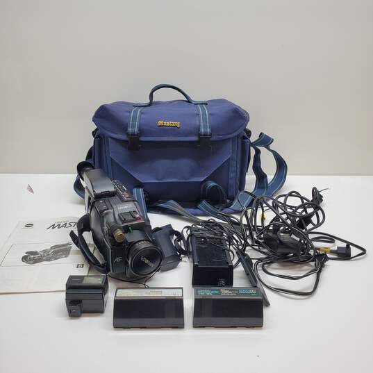 Minolta Master Series-8 81 Video Camera with Accessories - UNTESTED image number 1