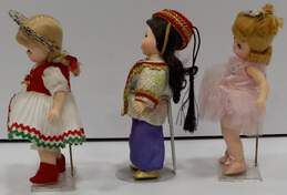 Vintage Lot of Assorted Madame Alexander Dolls alternative image