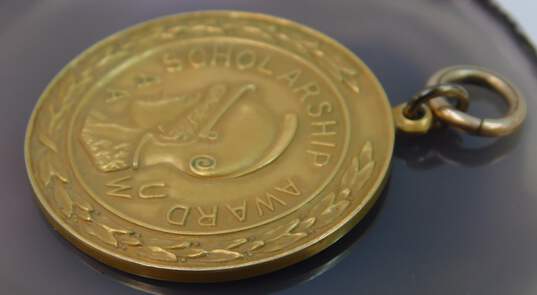 Vintage 10K Yellow Gold AAUW Scholarship Award Medal 13.8g image number 5