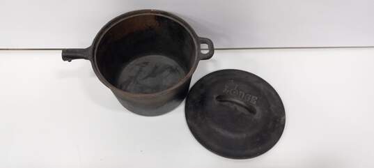 Lodge 8" Cast Iron Dutch Oven w/Lid image number 1