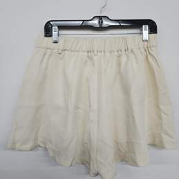 Ivory Shorts With Pockets alternative image