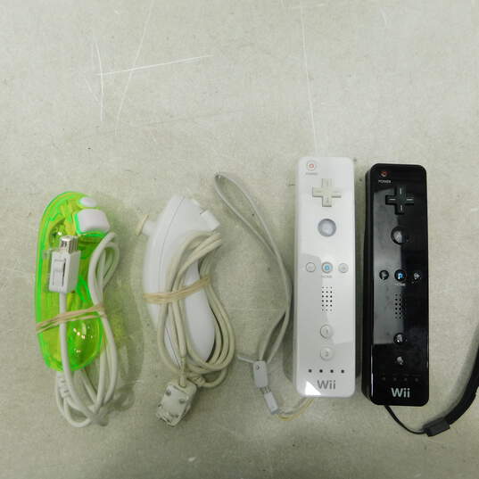 Nintendo Wii w/ 2 Controllers, 2 nunchucks, 2 Games image number 6