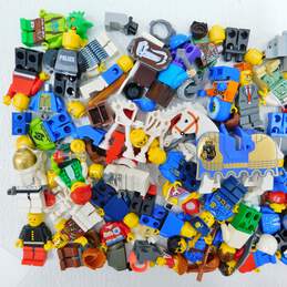 8.7 Oz. LEGO Miscellaneous Minifigures Bulk Lot alternative image