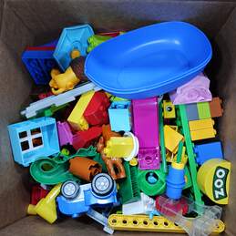 Bundle of 10lbs And 14 oz (10.9lbs) of Assorted Lego Building Blocks