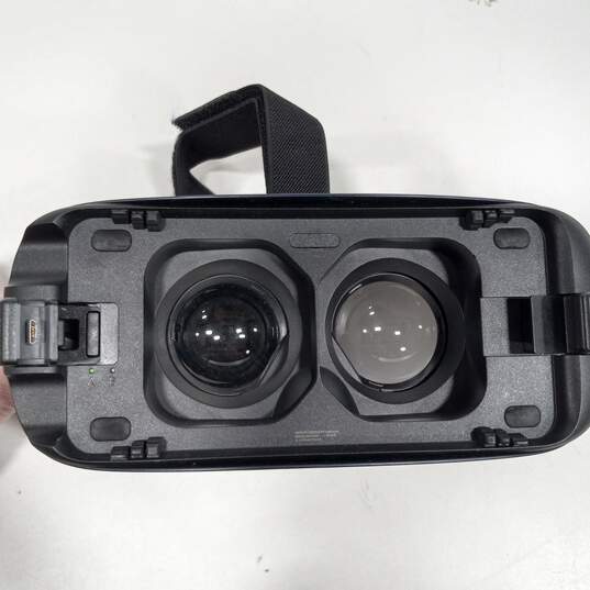 Samsung Gear VR Oculus Headset Only Model SM-R323 image number 6