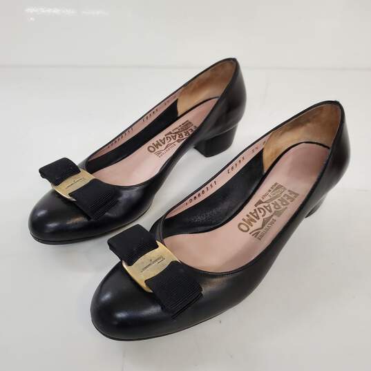 Salvatore Ferragamo Vara Black Leather Shoes W/Box Women's Size 5.5B image number 4