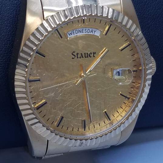 Stauer 24867 999.9 Gold Foil Dial 40mm Quartz Analog Day & Date Watch 134.0g image number 4