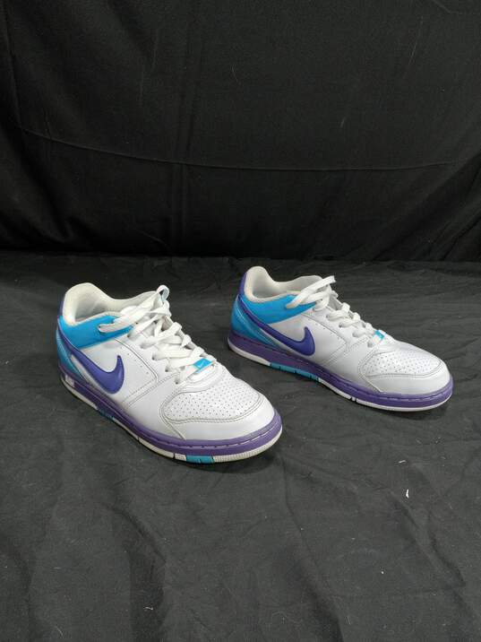 Women's Nike Air Sneakers Size 8 image number 1