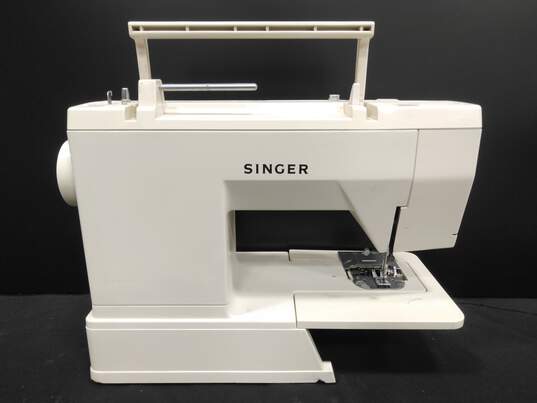 Vintage Singers Sewing Machine image number 4