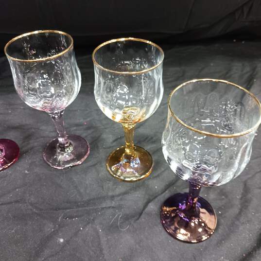 SET OF 6 GOBLETS W/ MULTICOLORED STEMS & GOLD TONE RIM ON GLASSES image number 2