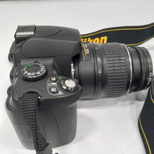 Nikon D40 Digital Camera & Accessories in Bag image number 4