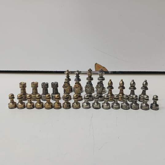 Classic Chessmen Complete 32pc Set of Chess Game Pieces image number 2