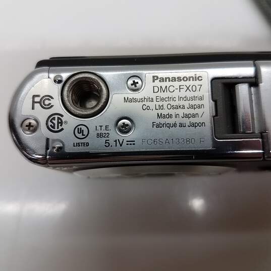 Panasonic LUMIX DMC-FX07 7.2MP Digital Camera -Black with Case image number 7