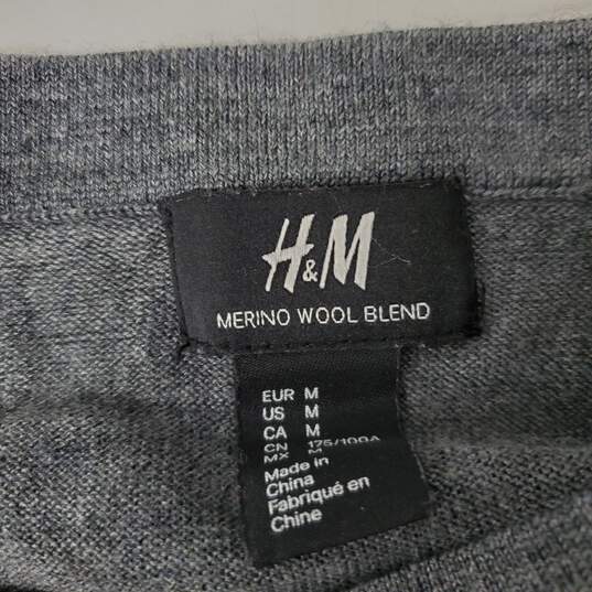 H&M MN's Merino Wool Blend Gray Crewneck Sweater Size M image number 3