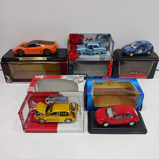 Bundle of 5 Assorted Die Cast Model Cars image number 1