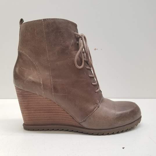 Kenneth Cole Reaction Storm Call Brown Wedge Heels Woman's Size 6.5 image number 1