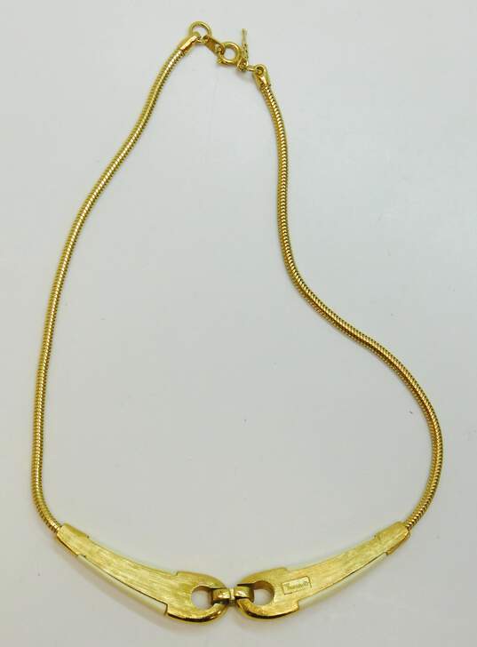 Vintage Crown Trifari Gold Tone & Cream Modernist Pendant Necklace 18.5g image number 3