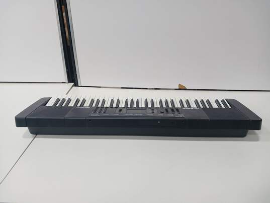 Black Alesis Melody 61 Electronic Keyboard w/ Microphone & Headphones image number 5