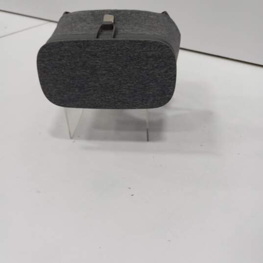 Google Daydream View VR Headset (2nd Gen) image number 1
